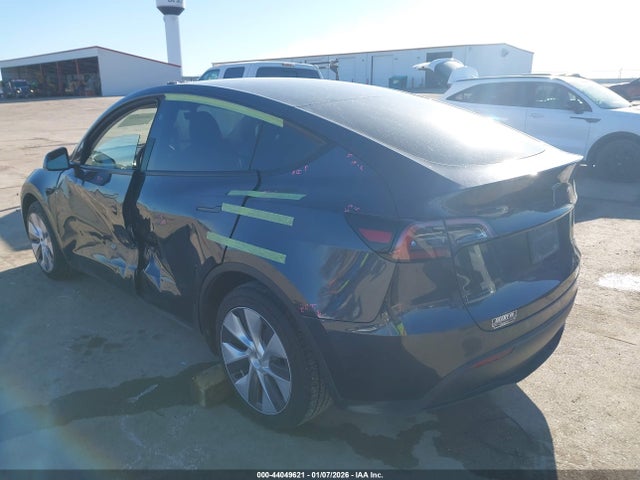 2024 TESLA MODEL Y 7SAYGDEEXRA219816 Photo 2