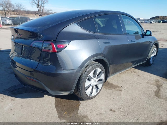 2024 TESLA MODEL Y 7SAYGDEEXRA219816 Photo 3