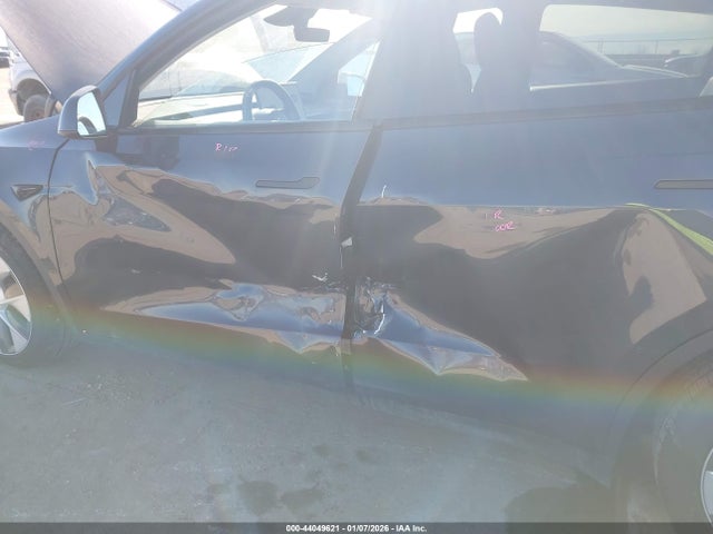 2024 TESLA MODEL Y 7SAYGDEEXRA219816 Photo 5