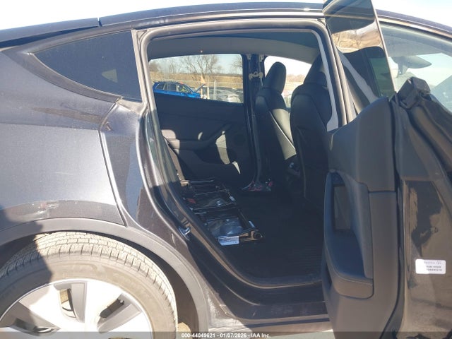 2024 TESLA MODEL Y 7SAYGDEEXRA219816 Photo 7
