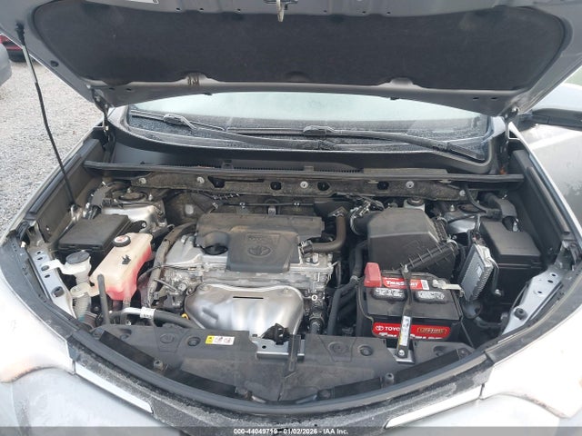 JTMRFREV7JJ251883 Toyota Rav4 Xle