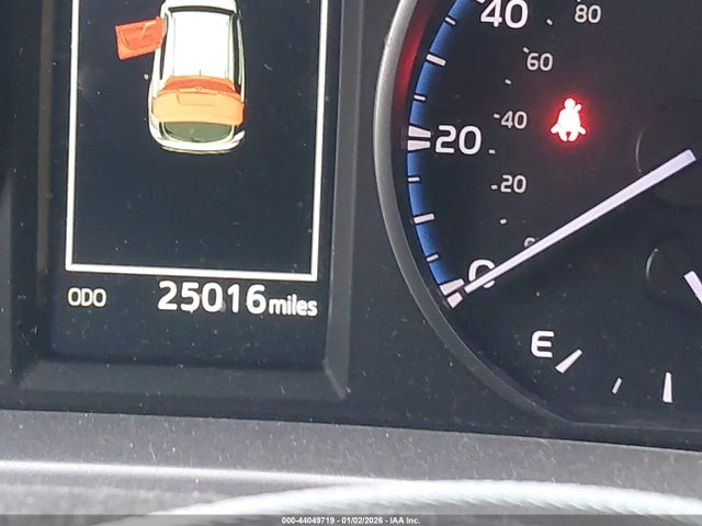 JTMRFREV7JJ251883 Toyota Rav4 Xle