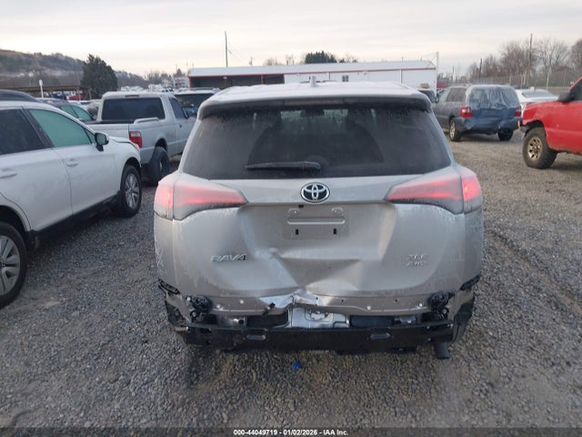 JTMRFREV7JJ251883 Toyota Rav4 Xle