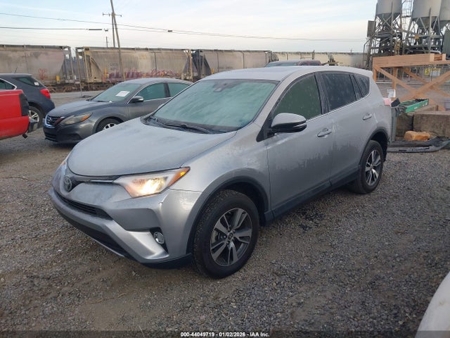JTMRFREV7JJ251883 Toyota Rav4 Xle