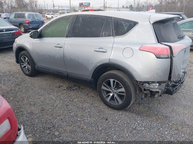 JTMRFREV7JJ251883 Toyota Rav4 Xle