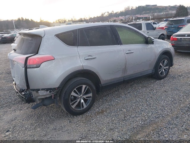 JTMRFREV7JJ251883 Toyota Rav4 Xle