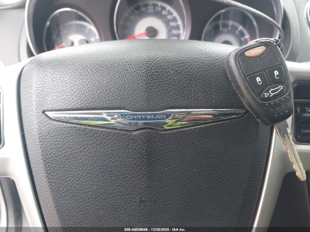 Chrysler 200 Touring 2014 1C3CCBBG9EN114832 Image 11