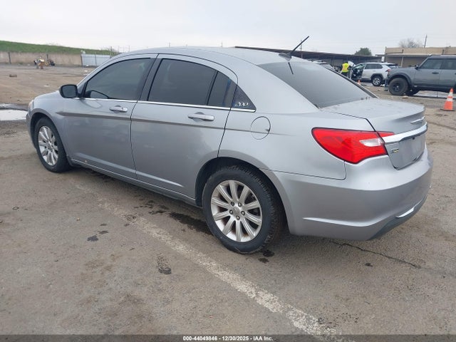Chrysler 200 Touring 2014 1C3CCBBG9EN114832 Image 3