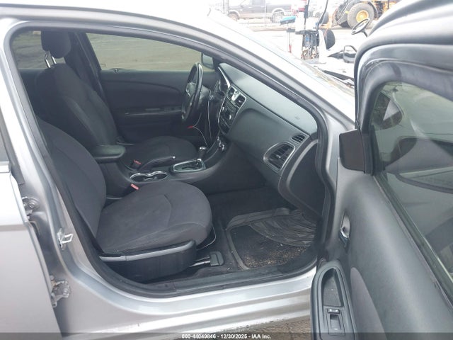 Chrysler 200 Touring 2014 1C3CCBBG9EN114832 Image 5