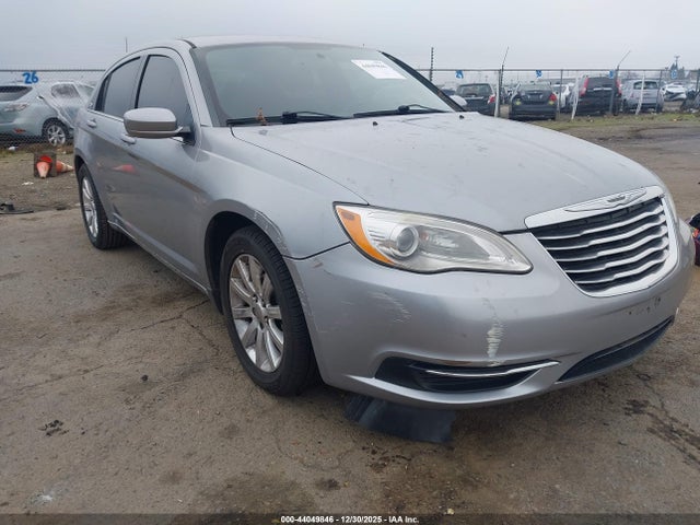 Chrysler 200 Touring 2014 1C3CCBBG9EN114832 Image 6