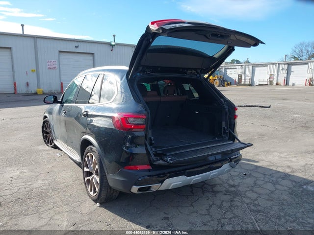 2022 BMW X5 5UXCR6C09N9L82998 Photo 2