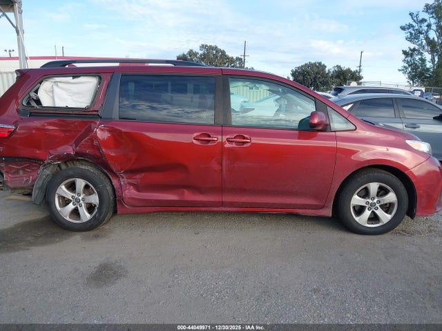 5TDKZ3DCXLS043752 Toyota SIENNA LE