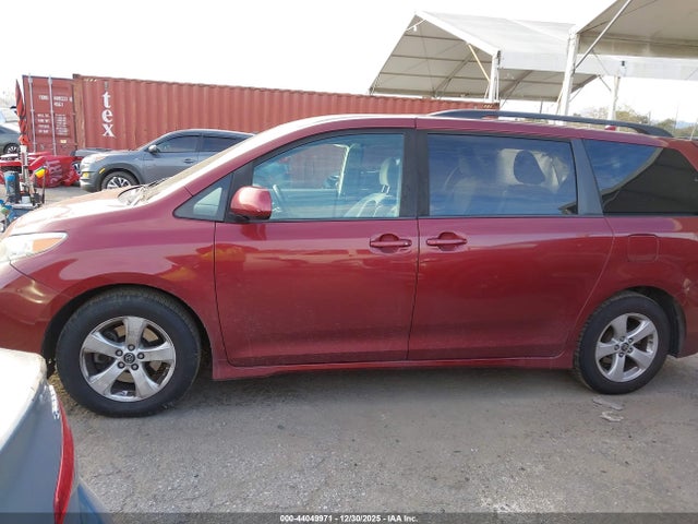 5TDKZ3DCXLS043752 Toyota SIENNA LE
