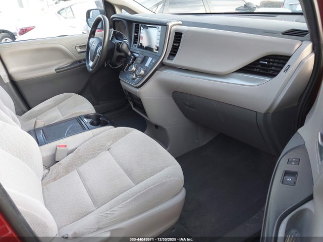5TDKZ3DCXLS043752 Toyota SIENNA LE
