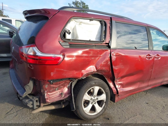 5TDKZ3DCXLS043752 Toyota SIENNA LE