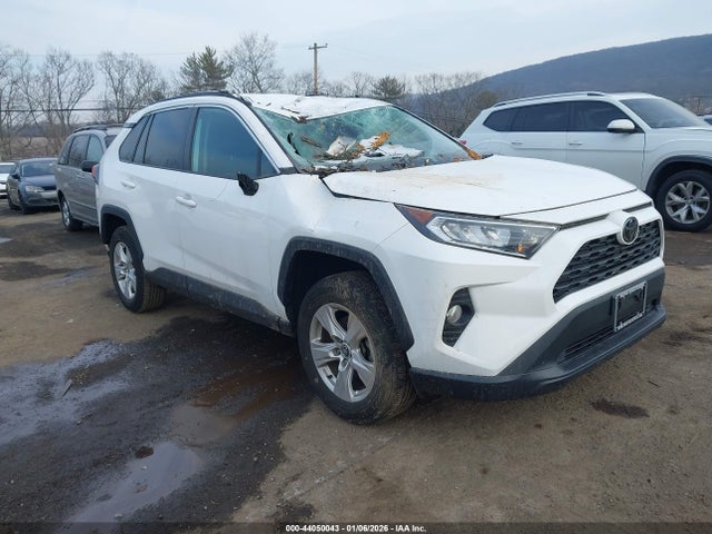 2021 Toyota Rav4 Xle მანქანა იყიდება აუქციონზე, vin: 2T3P1RFVXMC147075, აუქციონის ნომერი: 44050043