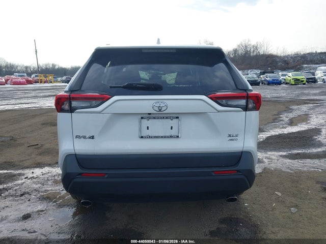 2021 Toyota Rav4 Xle მანქანა იყიდება აუქციონზე, vin: 2T3P1RFVXMC147075, აუქციონის ნომერი: 44050043