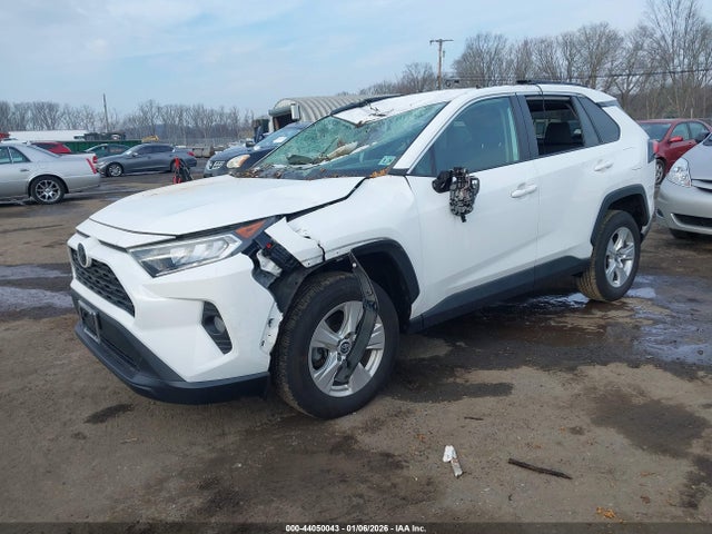 2021 Toyota Rav4 Xle მანქანა იყიდება აუქციონზე, vin: 2T3P1RFVXMC147075, აუქციონის ნომერი: 44050043