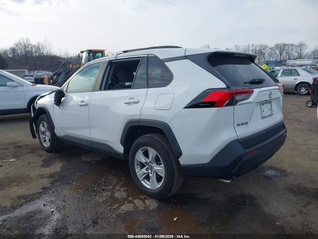 2021 Toyota Rav4 Xle მანქანა იყიდება აუქციონზე, vin: 2T3P1RFVXMC147075, აუქციონის ნომერი: 44050043