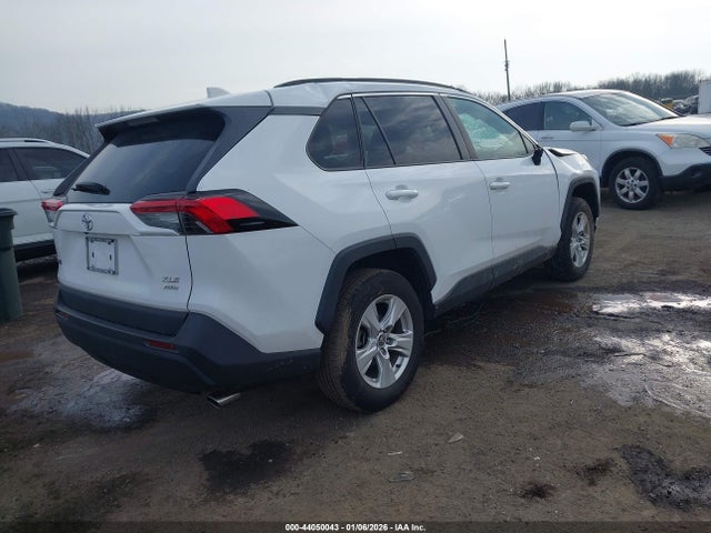 2021 Toyota Rav4 Xle მანქანა იყიდება აუქციონზე, vin: 2T3P1RFVXMC147075, აუქციონის ნომერი: 44050043