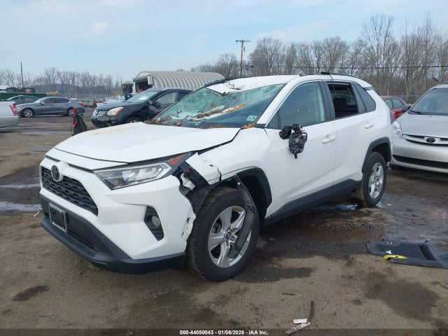 2021 Toyota Rav4 Xle მანქანა იყიდება აუქციონზე, vin: 2T3P1RFVXMC147075, აუქციონის ნომერი: 44050043