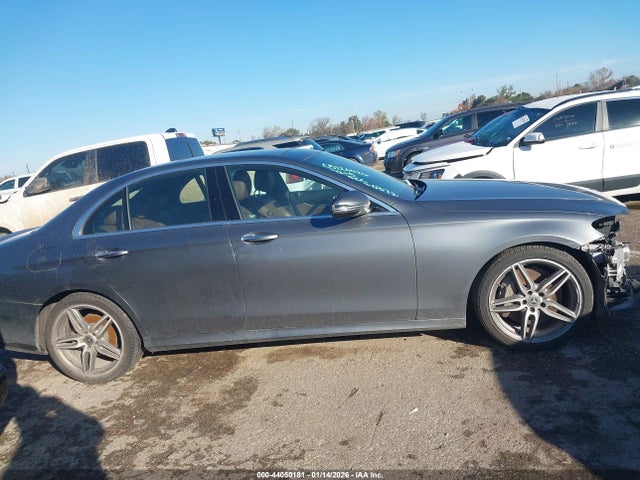 2018 Mercedes-benz E 300 მანქანა იყიდება აუქციონზე, vin: WDDZF4JB4JA320372, აუქციონის ნომერი: 44050181