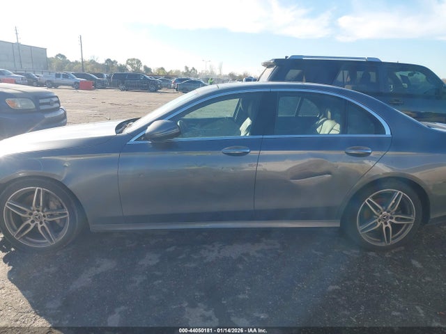 2018 Mercedes-benz E 300 მანქანა იყიდება აუქციონზე, vin: WDDZF4JB4JA320372, აუქციონის ნომერი: 44050181