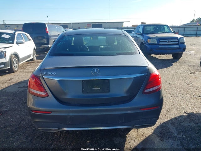 2018 Mercedes-benz E 300 მანქანა იყიდება აუქციონზე, vin: WDDZF4JB4JA320372, აუქციონის ნომერი: 44050181