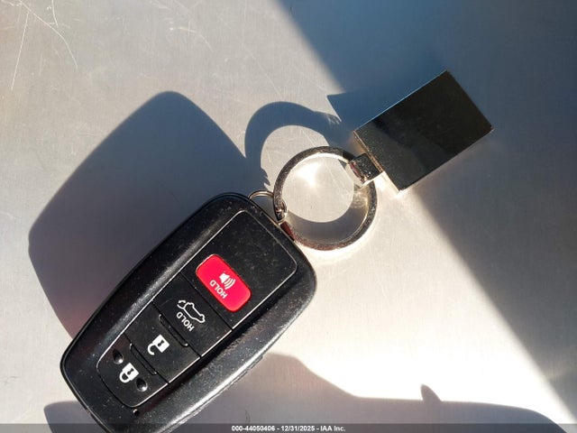 2T3A1RFV7RW409940 Toyota Rav4 Xle Premium