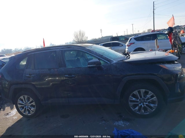 2T3A1RFV7RW409940 Toyota Rav4 Xle Premium