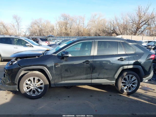 2T3A1RFV7RW409940 Toyota Rav4 Xle Premium