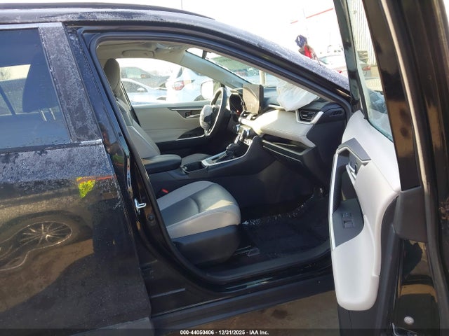 2T3A1RFV7RW409940 Toyota Rav4 Xle Premium