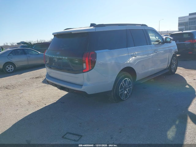 1FMJU1H82SEA12175 Ford Expedition Active