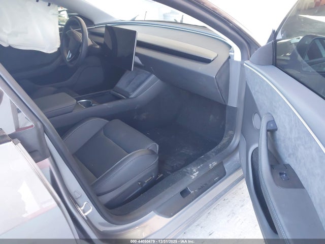 2025 TESLA MODEL 3 5YJ3E1ET6SF997324 Photo 4