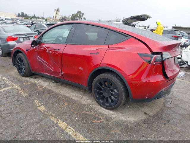 2024 TESLA MODEL Y 7SAYGDEE1RF070778 Photo 2