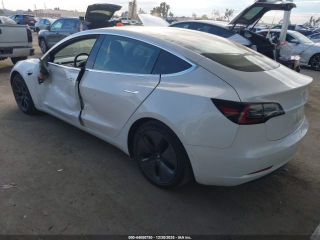 2018 TESLA MODEL 3 5YJ3E1EB1JF181434 Photo 2