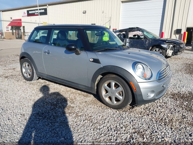 2009 MINI COOPER WMWMF33519TW71033 Photo 0