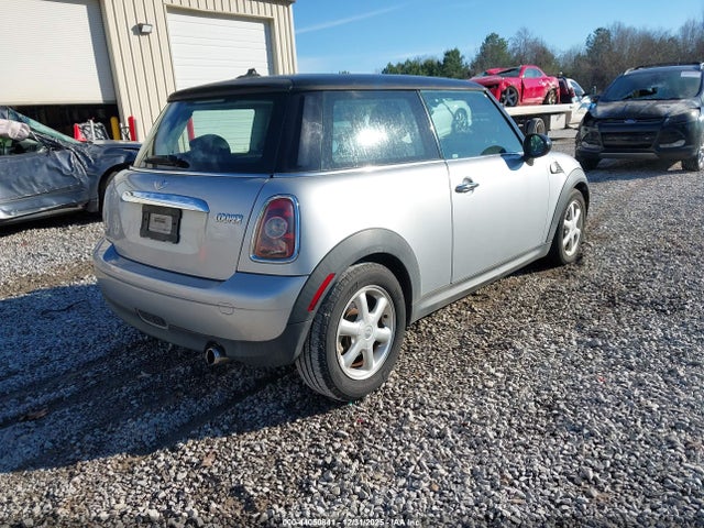 2009 MINI COOPER WMWMF33519TW71033 Photo 3