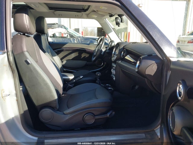 2009 MINI COOPER WMWMF33519TW71033 Photo 4