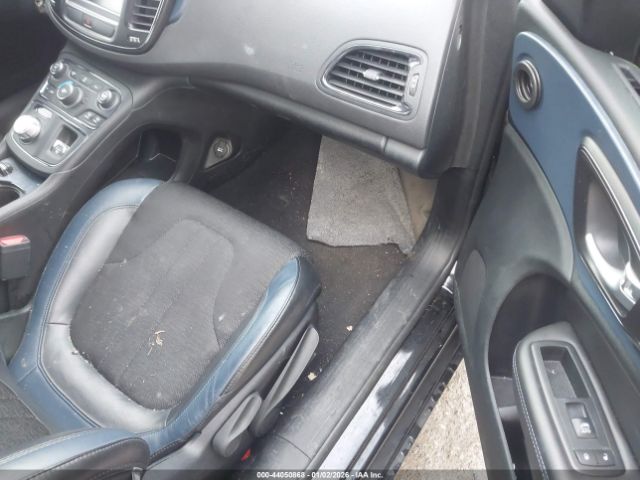 2017 CHRYSLER 200 1C3CCCBB7HN500289 Photo 4