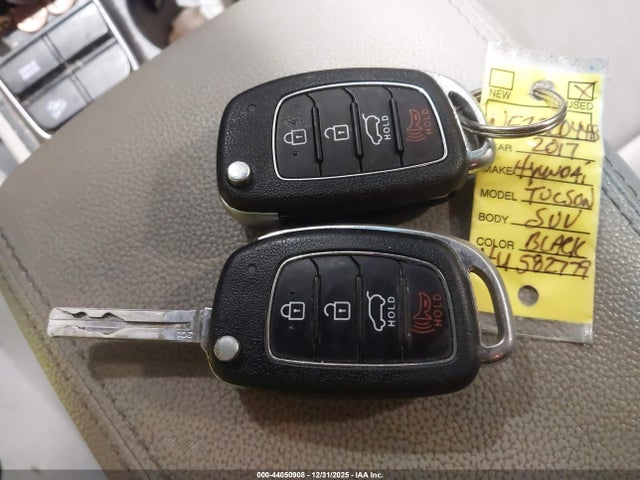 KM8J33A46HU582779 Hyundai TUCSON SE