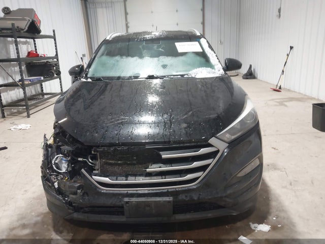 KM8J33A46HU582779 Hyundai TUCSON SE
