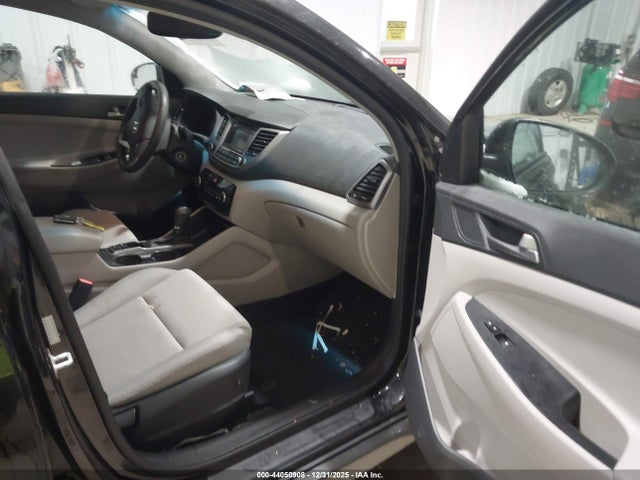 KM8J33A46HU582779 Hyundai TUCSON SE