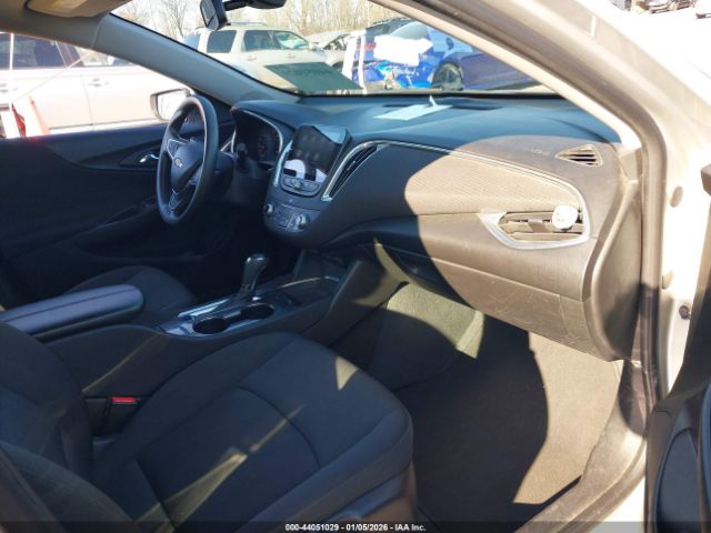 2019 CHEVROLET MALIBU 1G1ZD5ST1KF179366 Photo 4