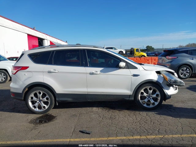 1FMCU9J96EUB32453 Ford Escape Titanium