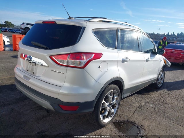 1FMCU9J96EUB32453 Ford Escape Titanium