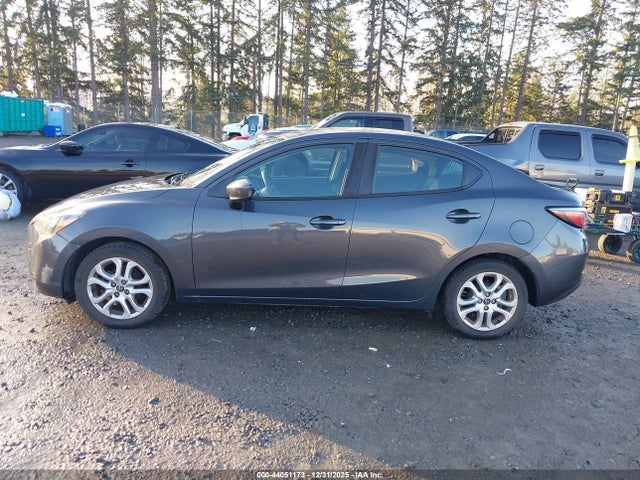 3MYDLBYV8HY163423 Toyota YARIS IA