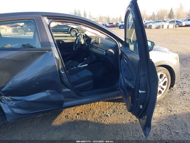 3MYDLBYV8HY163423 Toyota YARIS IA