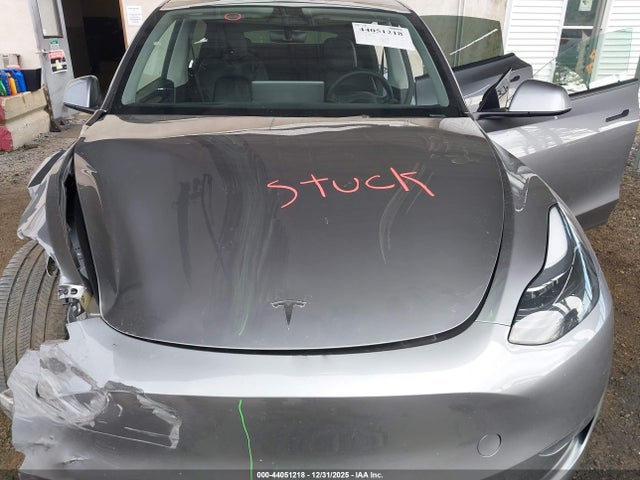 Продажа на аукционе авто 2024 Tesla Model Y Long Range Dual Motor All-wheel Drive, vin: 7SAYGDEEXRA320841, номер лота: 44051218