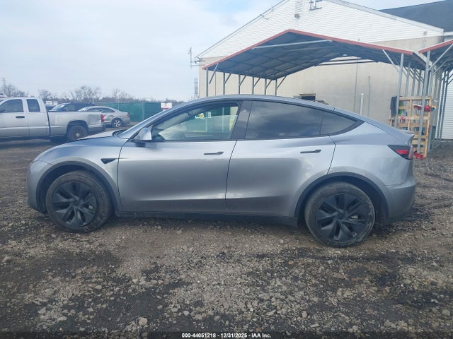 Продажа на аукционе авто 2024 Tesla Model Y Long Range Dual Motor All-wheel Drive, vin: 7SAYGDEEXRA320841, номер лота: 44051218